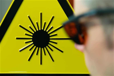 Qual è la differenza tra gli standard di sicurezza laser EN207 e EN12254?